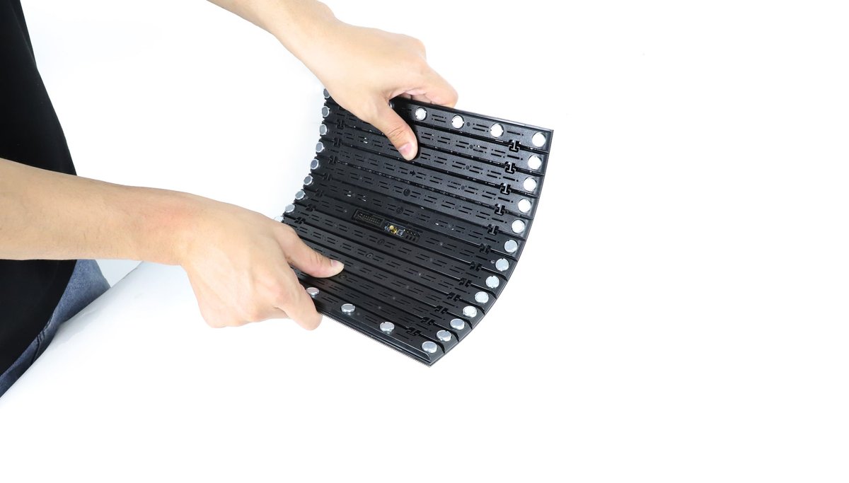 Indoor GOB P1.95 250mmx250mm Soft Flexible LED Screen Module - Image 2