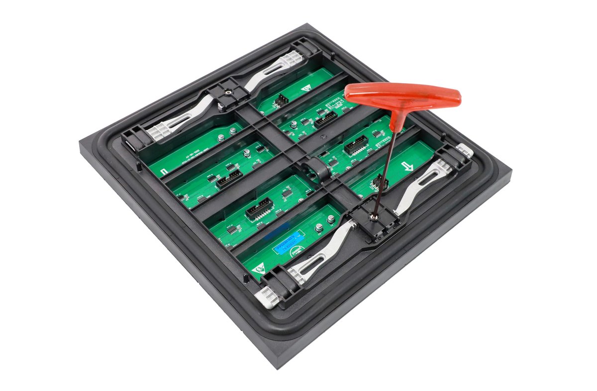 P8 Dual Maintenance LED display Module 320x320mm - Image 5